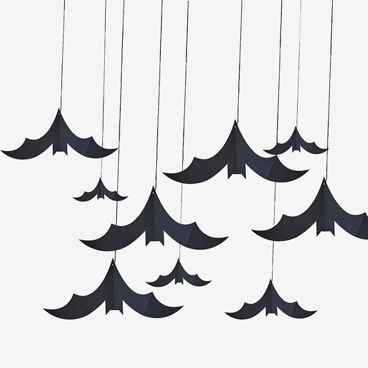10 Halloween decorations in the shape of a bat to hang