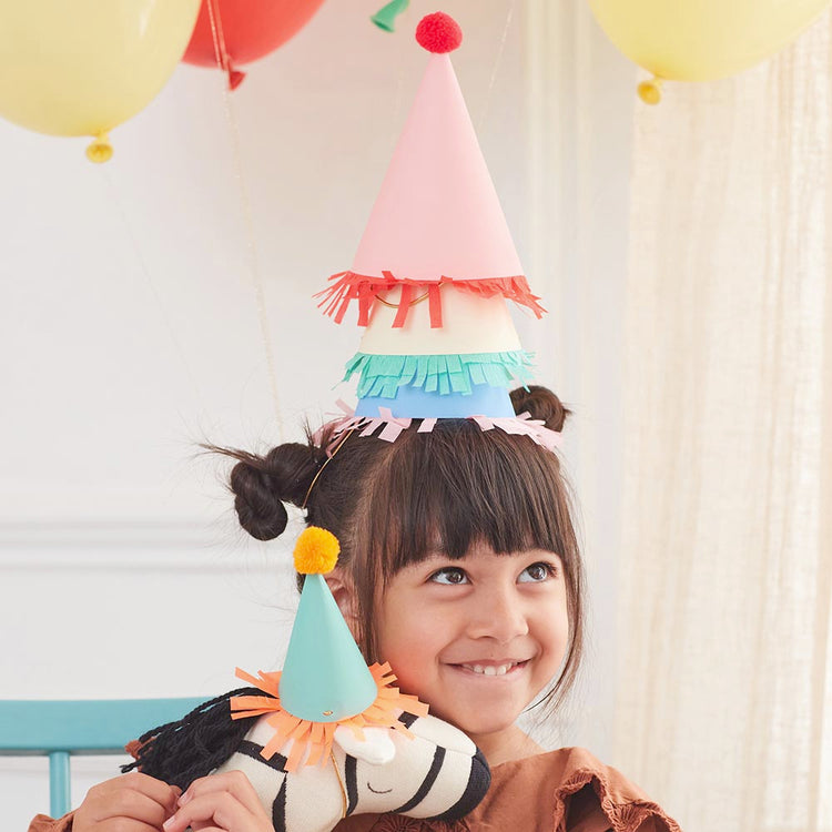 8 mini chapeaux pointus à pompons pour accessoire anniversaire