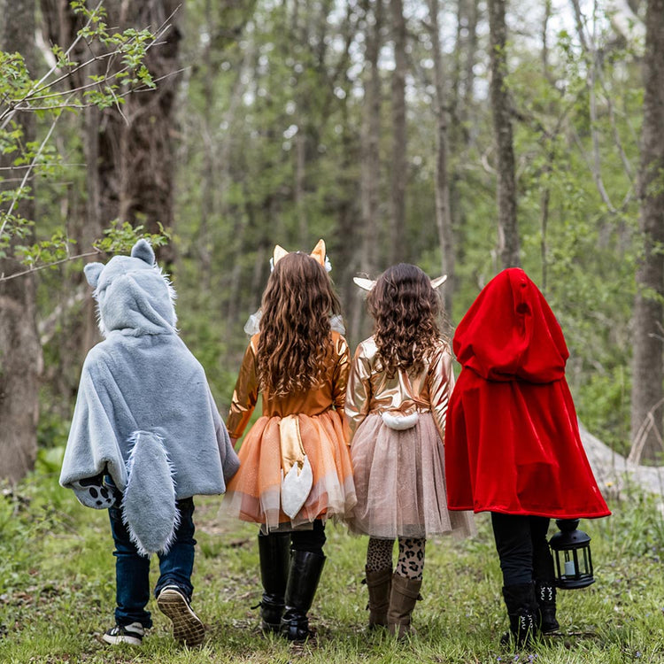 Cumpleaños infantil y disfraz de Halloween: tema en el bosque