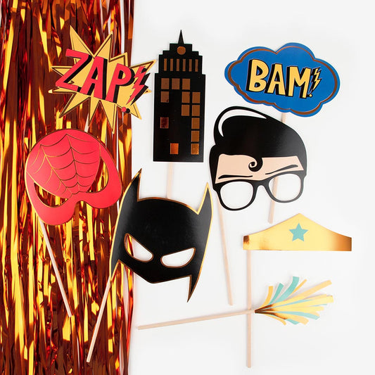 Find our Photo booth kit for a superhero birthday