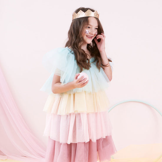 Déguisement anniversaire fille : robe en tulle princesse arc en ciel 