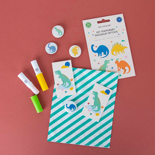 Idea para pequeños regalos de invitados de cumpleaños: insignia de dinosaurio