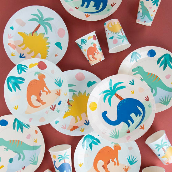 8 dinosaur pattern cups for boy's birthday decoration