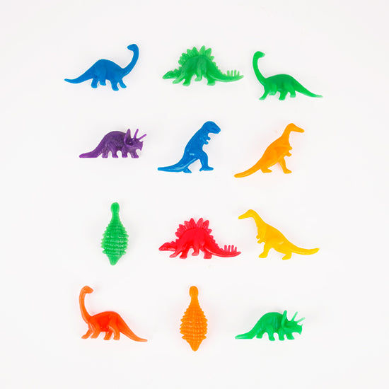 12 figurines dinosaures de toutes les couleurs pour un thème dino