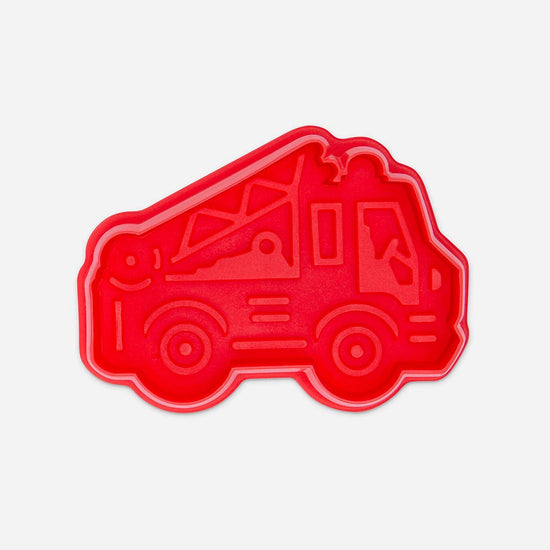 Anniversaire theme pompiers : emporte-piece en forme de camion 