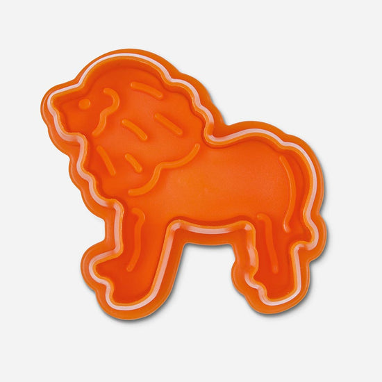 Pastel de cumpleaños: cortador de galletas con empujador en forma de león
