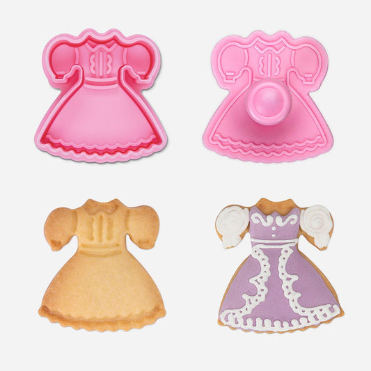Little dress in the form of a cookie cutter to make small cakes