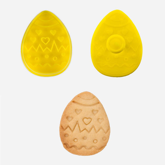 Emporte pièce œuf de paques avec poussoir : decoration gateau paques