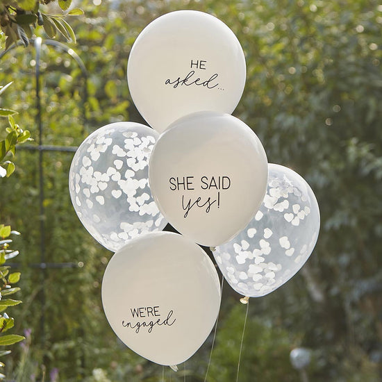 Decoration fete de fiançailles : 5 ballons de baudruche she said yes