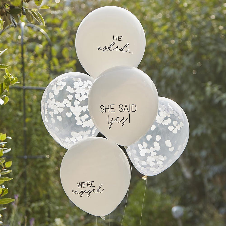 Decoration fete de fiançailles : 5 ballons de baudruche she said yes