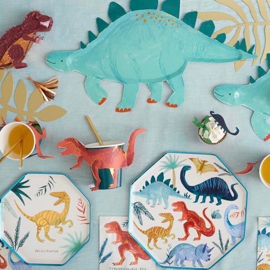 Dinosaur birthday table: dino decoration for child's birthday