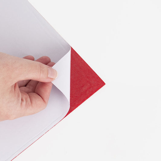 Foglio adesivo in feltro rosso per laboratori creativi o decorazioni natalizie