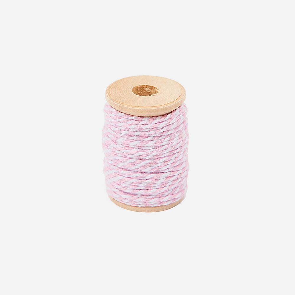 Matériel pour loisirs créatifs originaux : fil en coton rose