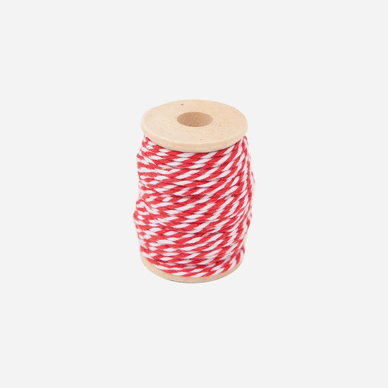 Matériel pour activité manuelle originale : fil en coton rouge