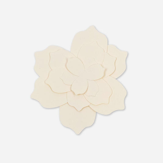 Déco de table de fête : 5 fleurs ivoire en papier à monter soi-même