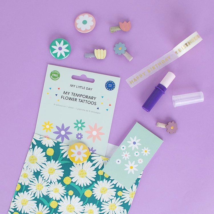 1 sheet of 8 temporary daisy tattoos for guest gifts