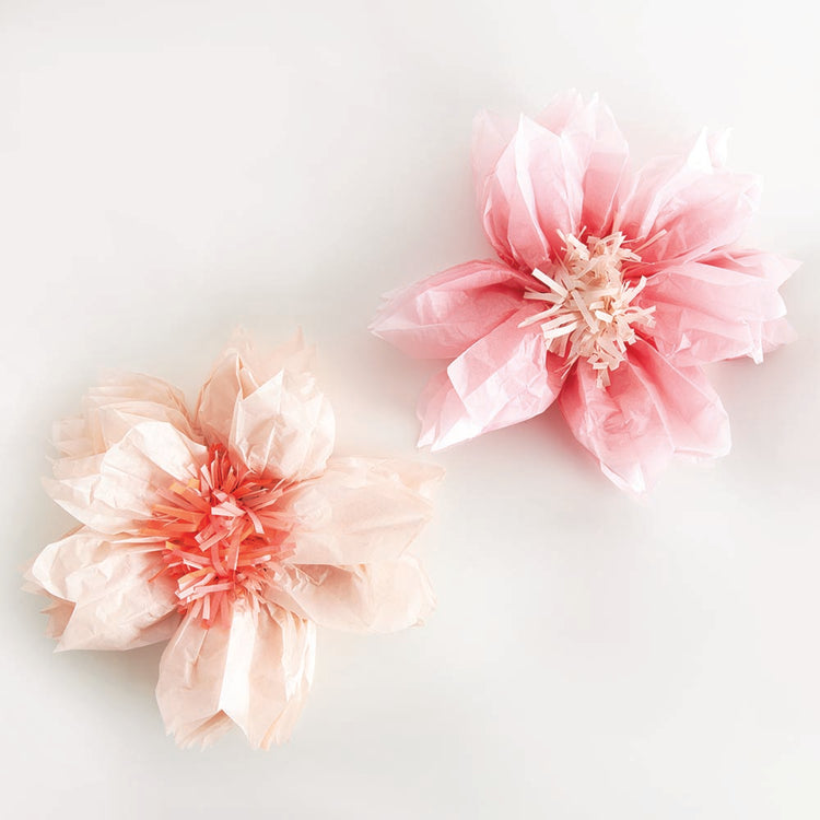 Décoration anniversaire : fleurs de sakura en papier de soie rose