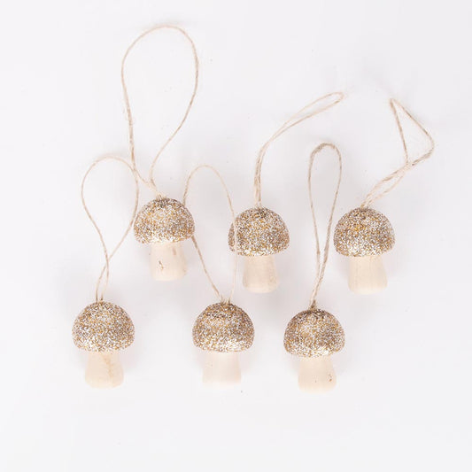 Etiquettes cadeaux de noel : figurines champignons bois à paillettes