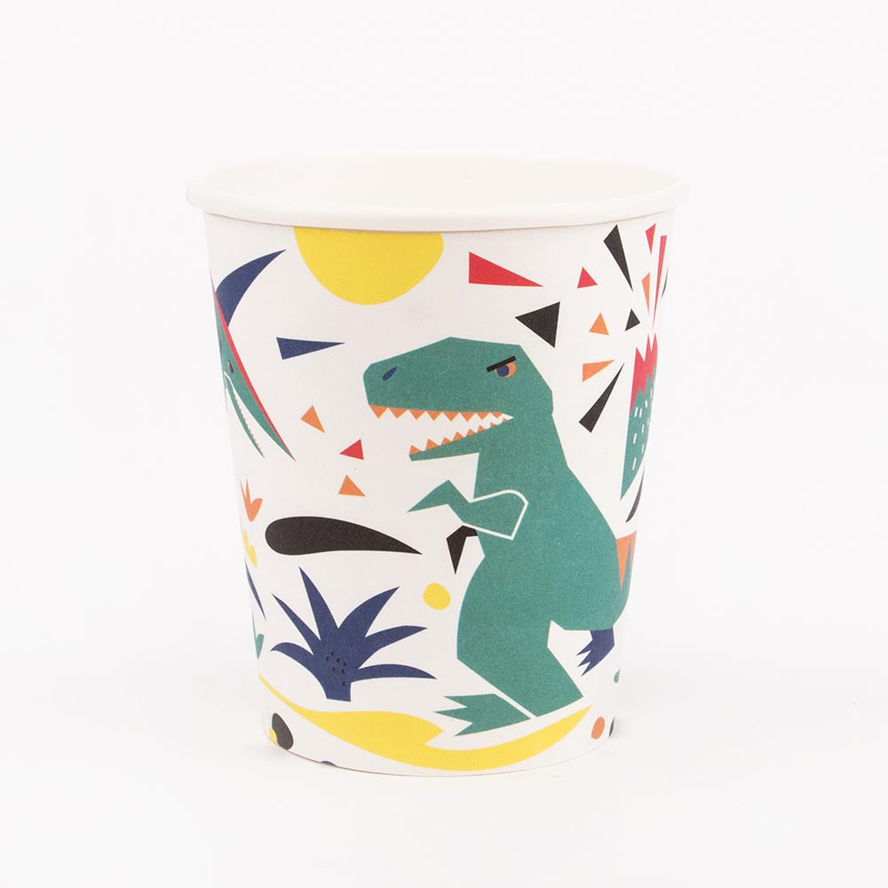 Vaisselle jetable : gobelets en carton idéals pour un anniversaire dinosaures