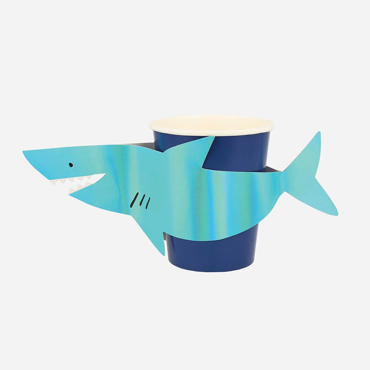 Gobelets en carton requin pour deco de table anniversaire animaux marins