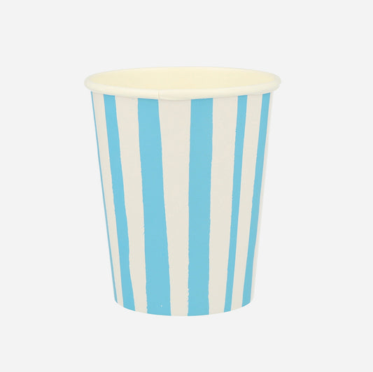 Blue striped cups: Decorative inspiration for a circus birthday table