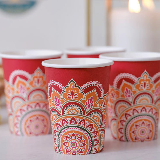 Idee originale decoration de table fete Inde diwali : gobelets motifs