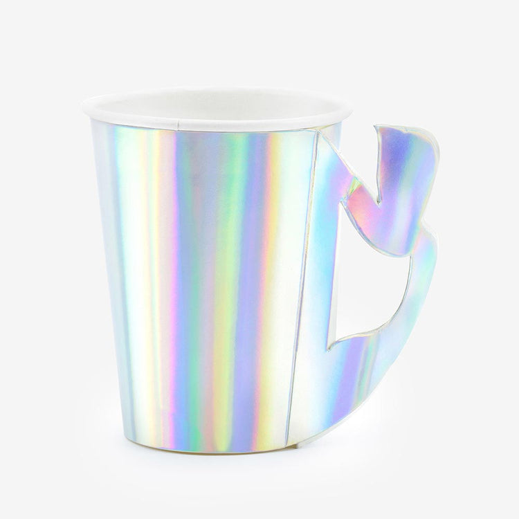 Iridescent mermaid cups to complete a mermaid party decor