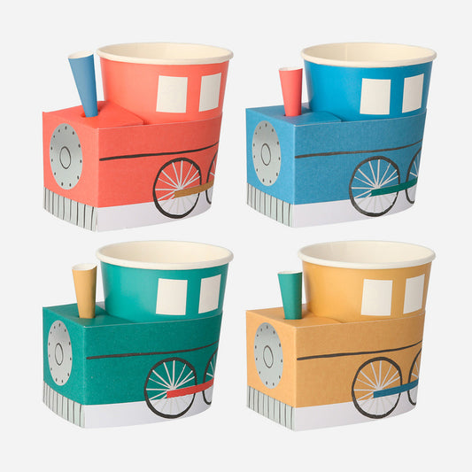 Train cups: decorative idea for a train-themed child's birthday table