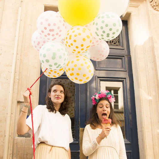 Ballons de baudruche transparents confettis jaunes pour deco fete anniversaire