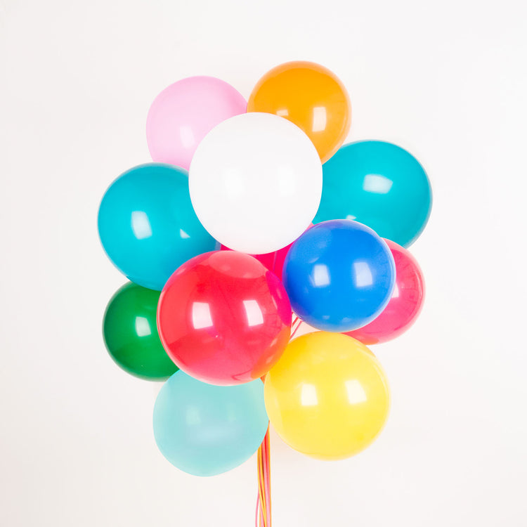Manojo de globos de helio con globos multicolores