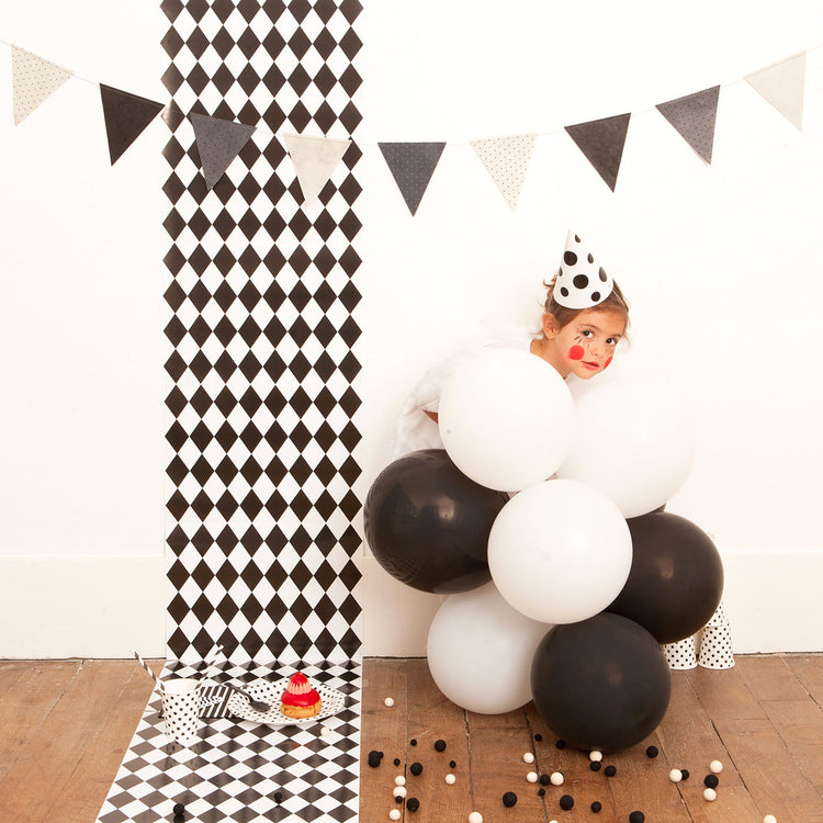 Idées décoration anniversaire Colombine avec ballons de baudruche noirs