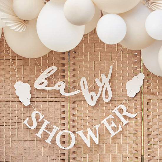 Deco baby shower ginger ray avec guirlande et arche ballons blanche