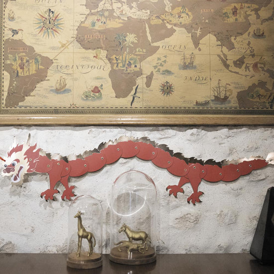 Guirlande dragon articulé rouge et or pour déco anniversaire dragon