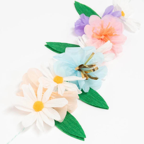 Guirlande fleurs pastel idéale pour une déco de Paques fleurie