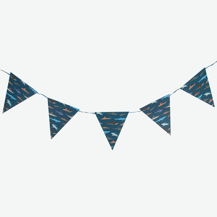 Guirlande en papier requin pour decoration anniversaire animaux marins