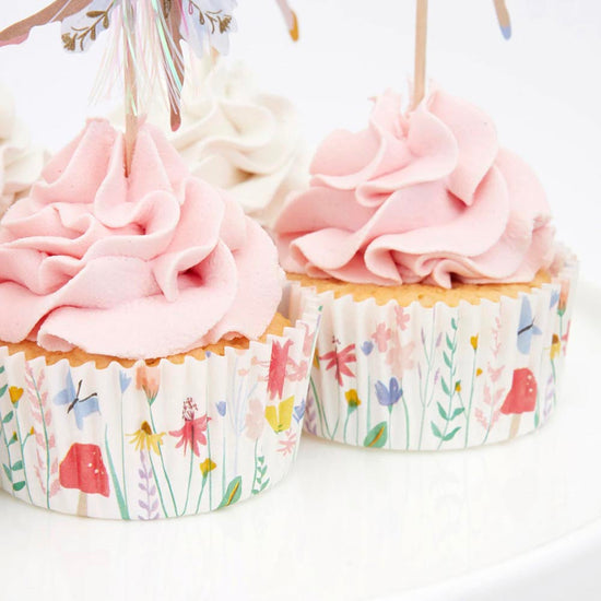 Moules à cupcakes en papier fleuris et toppers fée pour petits gateaux