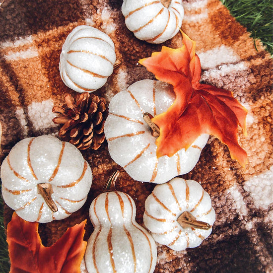 Kit Halloween blanco y dorado para decorar tu mesa de otoño