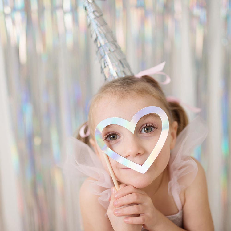 Cumpleaños de unicornio: kit de fotomatón y sombrero de cuerno iridiscente