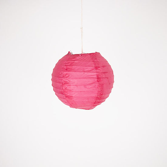 Boule en papier rose fuchsia à suspendre pour décoration de fête colorée