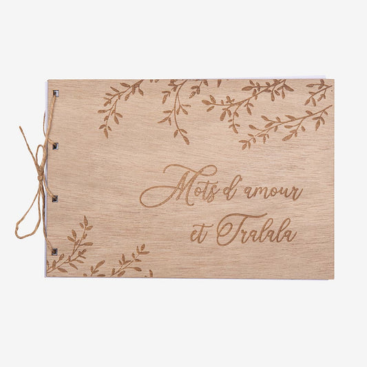 Livre d'or en bois pour petits mots invités pendant un mariage