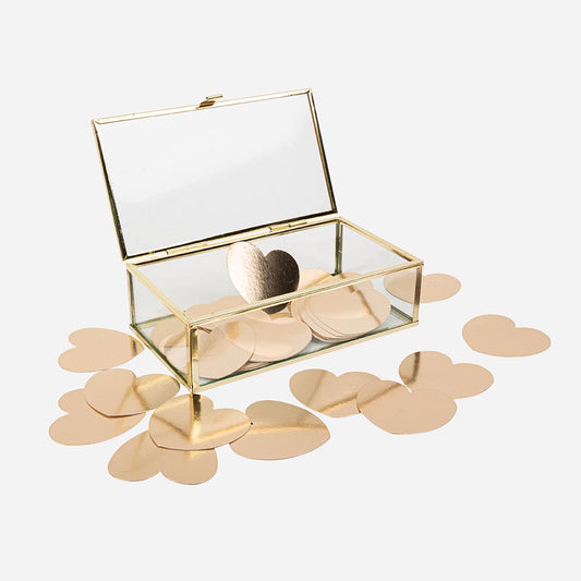 Addobbo nuziale: scatola di vetro e cuori d'oro per le piccole parole