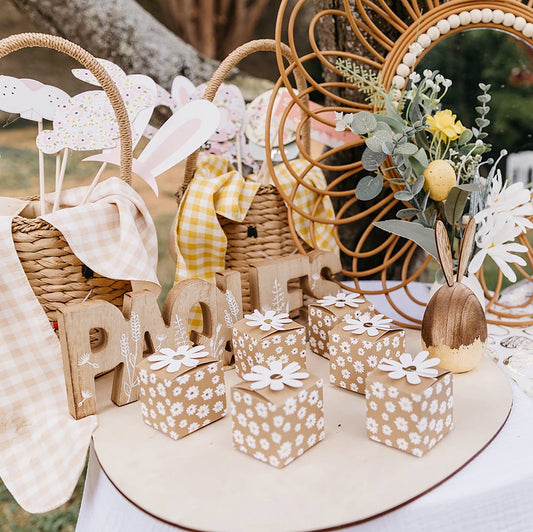 10 daisy pattern containers for small Easter party guest gifts