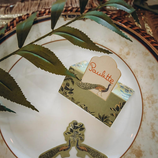 Décoration tropicale kaki pour table de mariage jungle tropicale