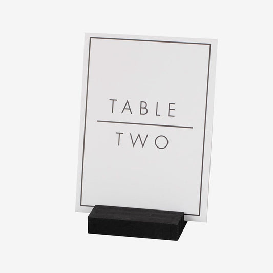 Marques tables noir et blanc pour decoration de table bapteme