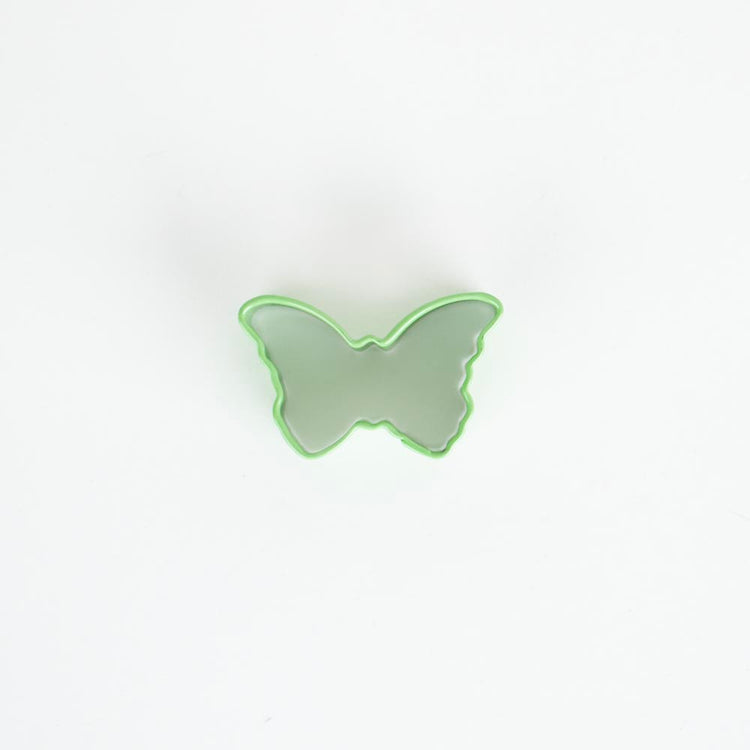 1 mini cortador de galletas en forma de mariposa para el taller de pastelería.