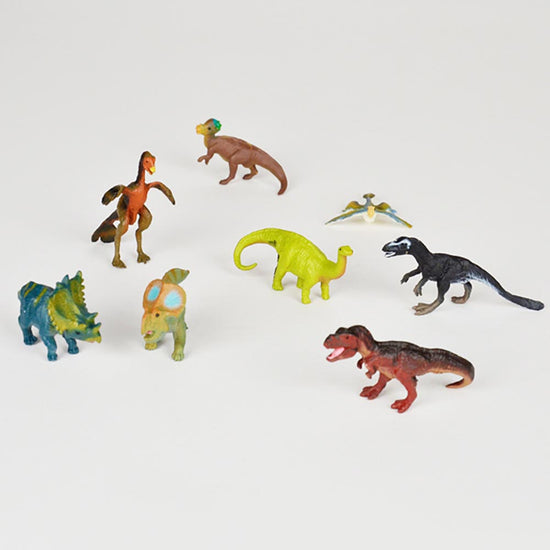Figuritas de dinosaurio para regalo de cumpleaños de niño sobre tema de dinosaurio