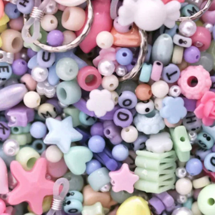 Pastel beads for DIY jewelry workshop: mermaid birthday party animation