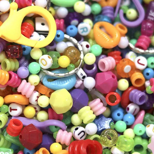 Perles multicolores pour atelier DIY bijoux : animation goûter d'anniversaire sirène