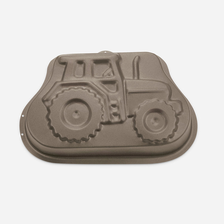 1 cake mold for party and birthday boy tractor shape