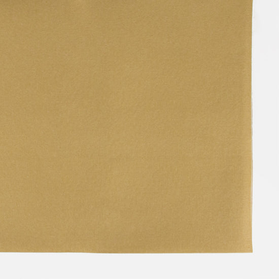 A golden paper tablecloth, perfect for all occasions!